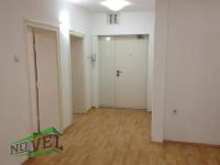 Se izdava prazen kancelariski prostor vo Skopje, Centar so povrshina od 70 m2.
 Ekstra: Klima, Lift.
 Cena: 400 EUR